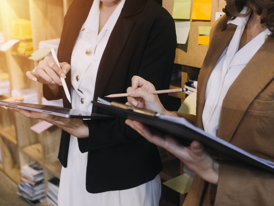 Descubra quais são as obrigações empresariais essenciais que sua empresa deve cumprir para garantir conformidade e sucesso no mercado.