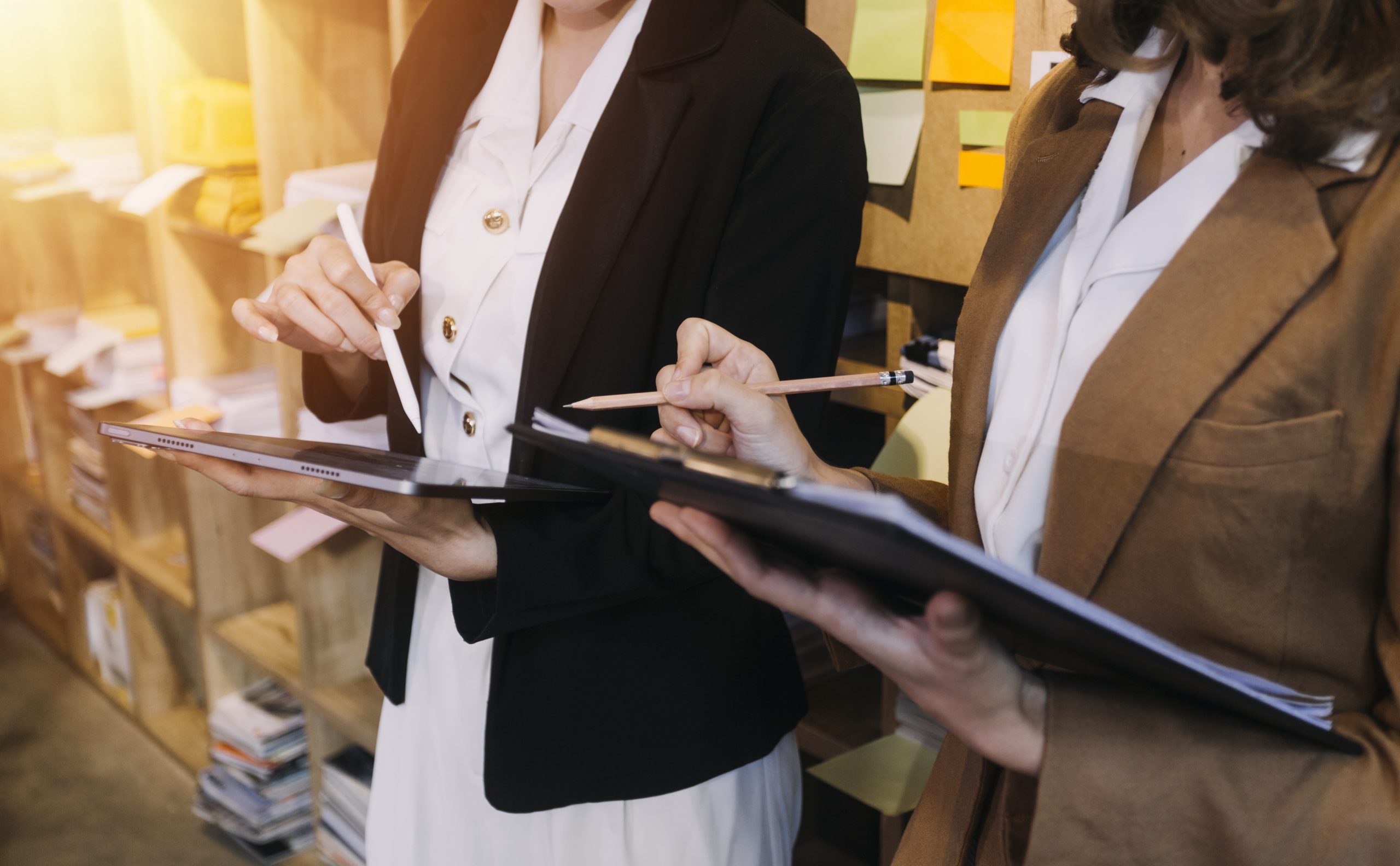 Descubra quais são as obrigações empresariais essenciais que sua empresa deve cumprir para garantir conformidade e sucesso no mercado.