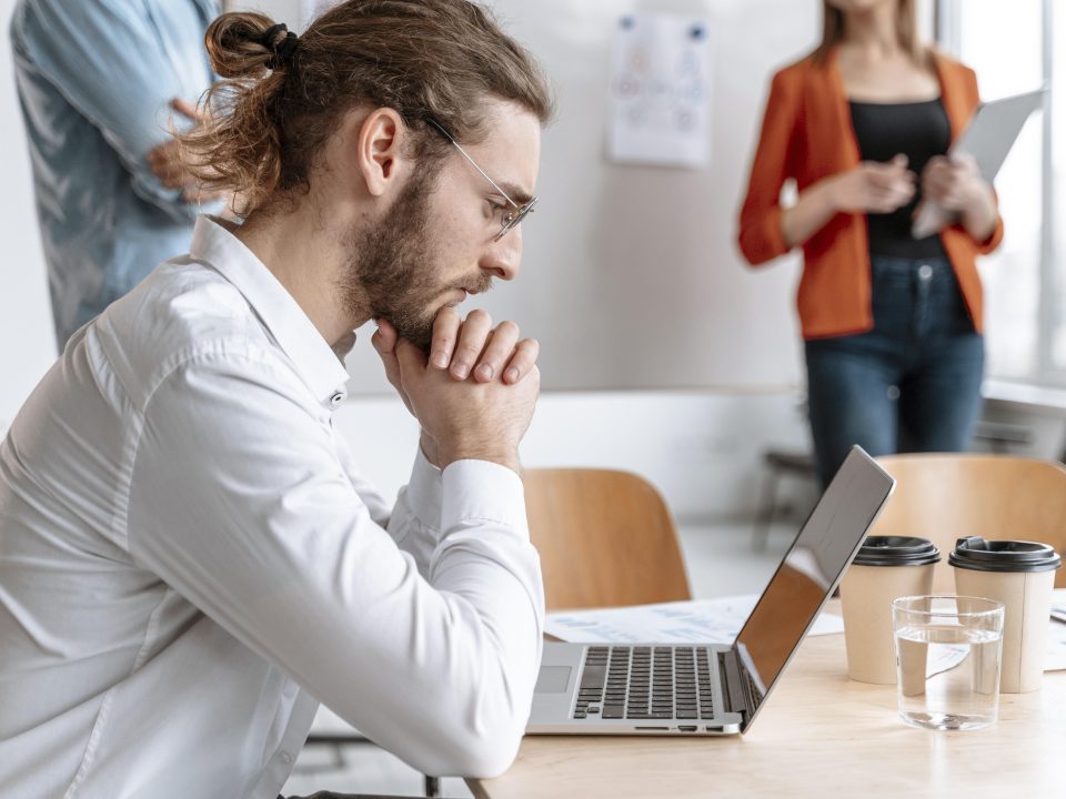 Quem não pode optar pelo Simples Nacional? Quais empresas estão fora? Veja qual regime seguir para pagar menos.